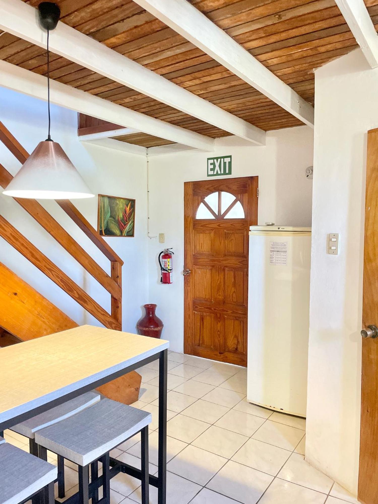 Bananaquit Tobago -Stay Near The Beach Crown Point Extérieur photo