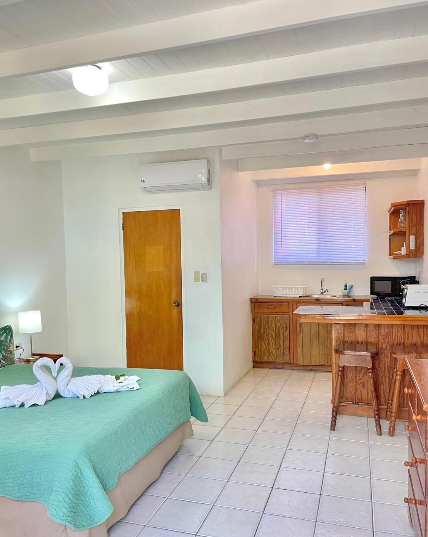 Bananaquit Tobago -Stay Near The Beach Crown Point Extérieur photo