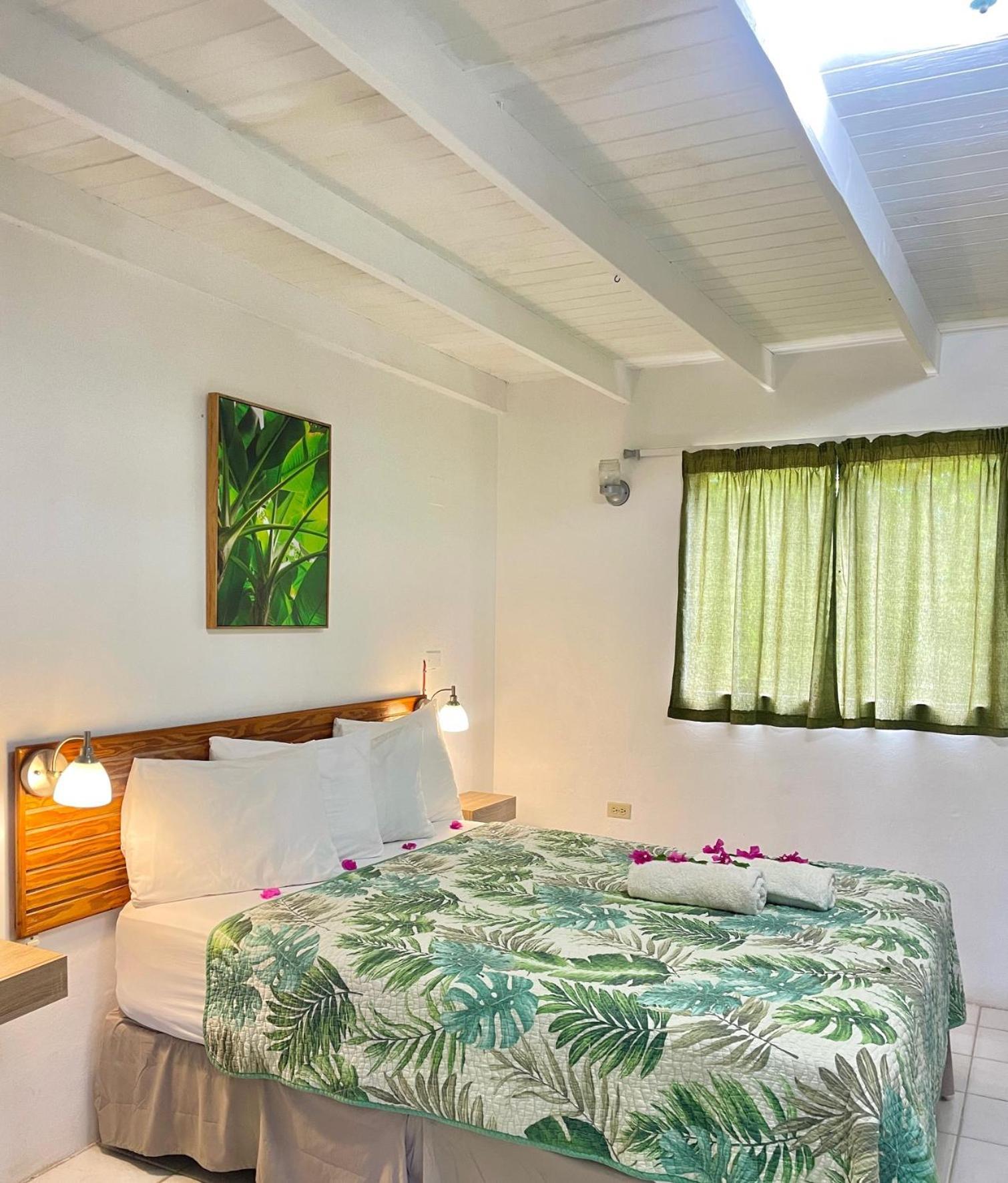 Bananaquit Tobago -Stay Near The Beach Crown Point Extérieur photo