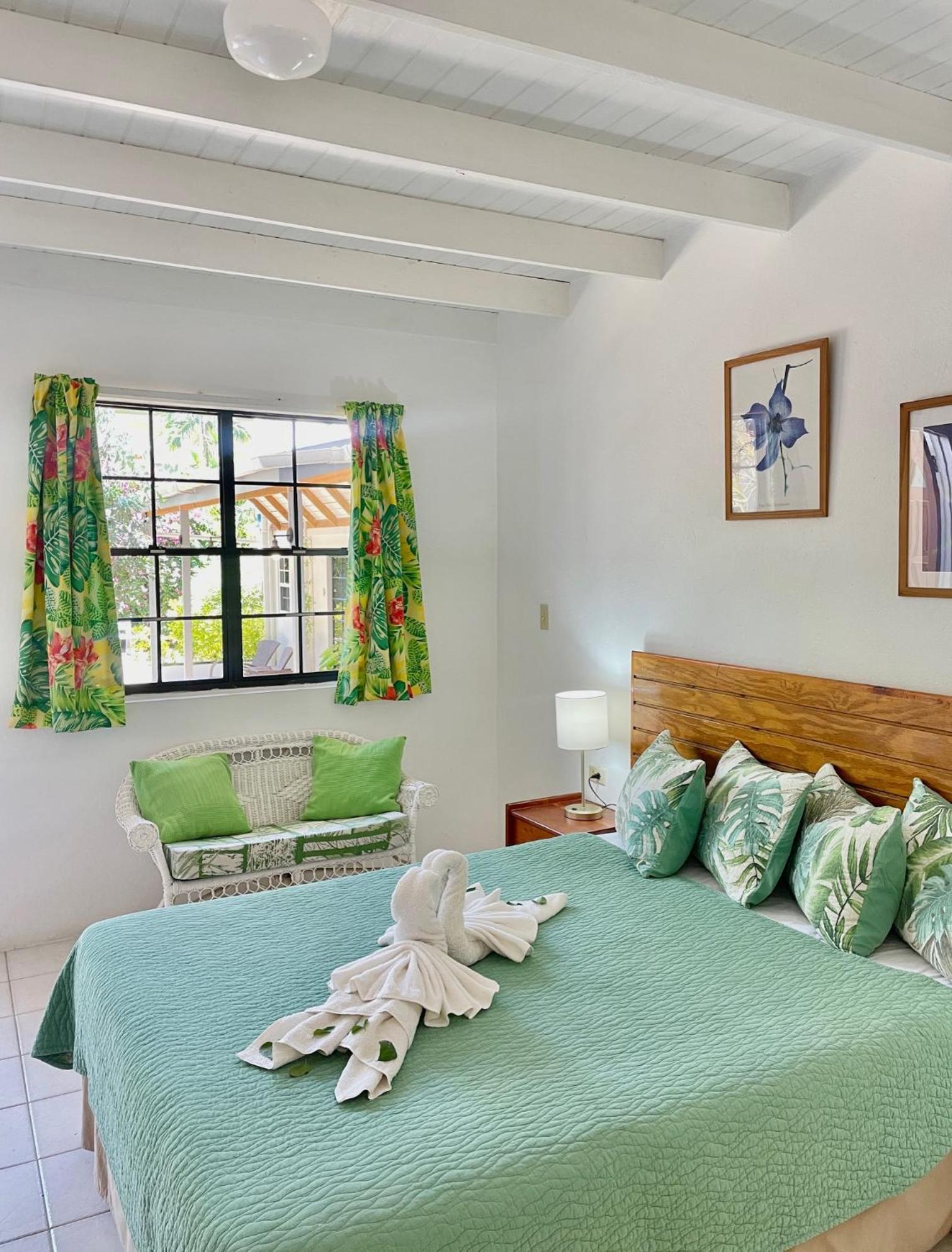 Bananaquit Tobago -Stay Near The Beach Crown Point Extérieur photo