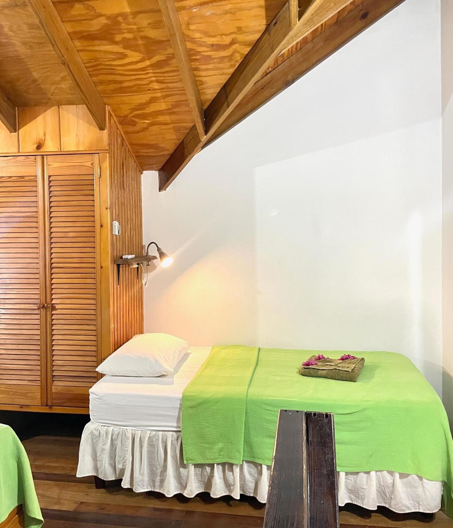 Bananaquit Tobago -Stay Near The Beach Crown Point Extérieur photo