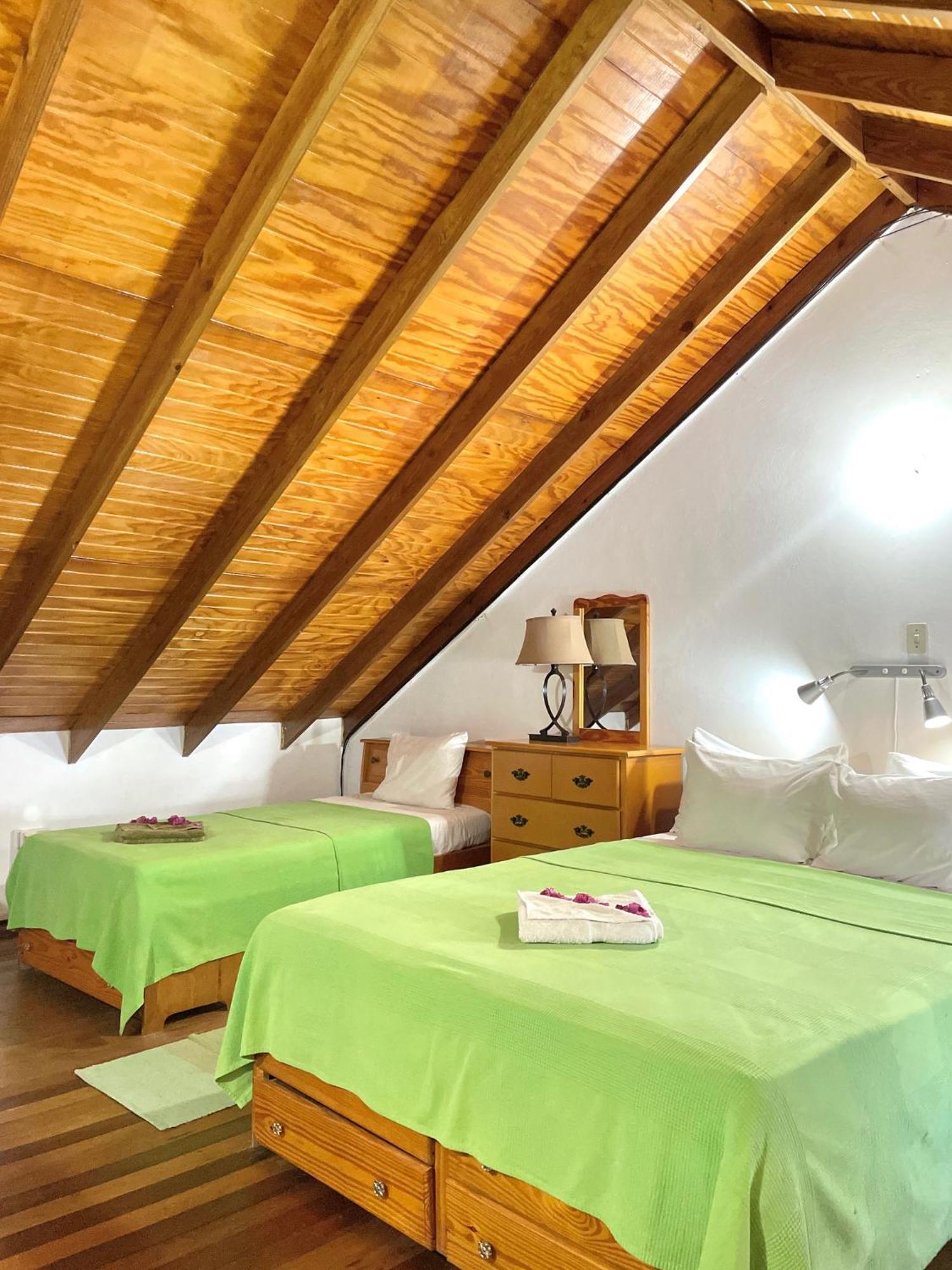 Bananaquit Tobago -Stay Near The Beach Crown Point Extérieur photo