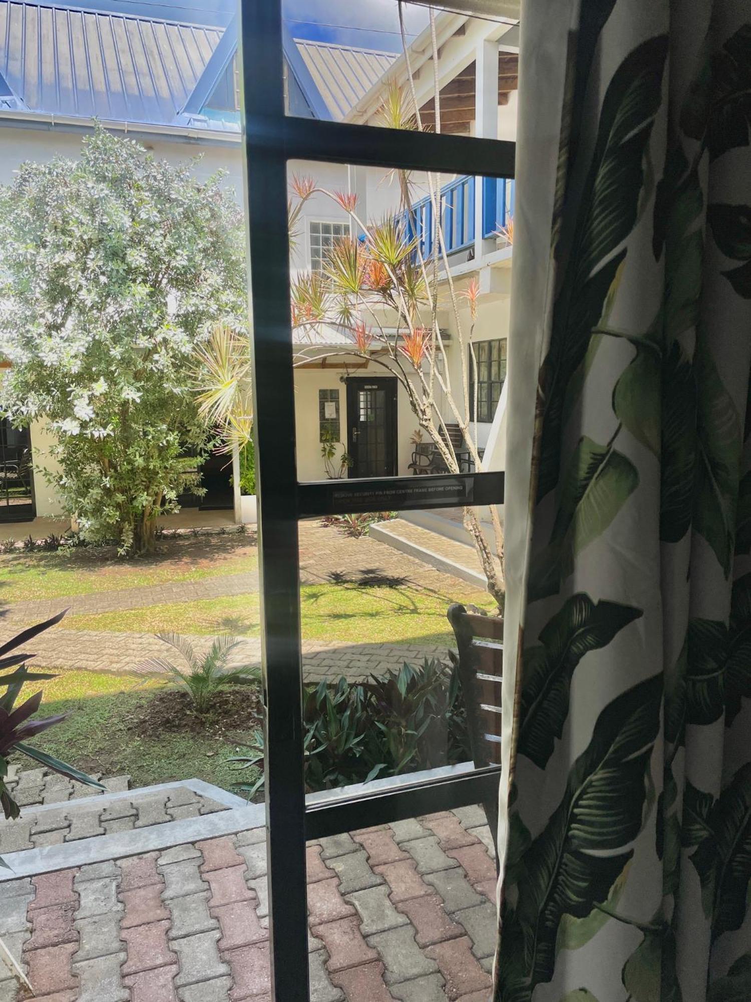 Bananaquit Tobago -Stay Near The Beach Crown Point Extérieur photo