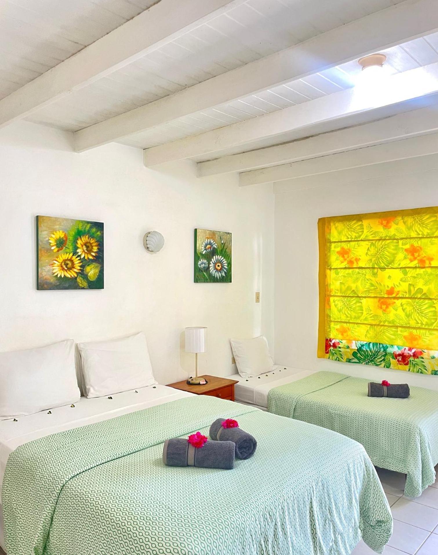 Bananaquit Tobago -Stay Near The Beach Crown Point Extérieur photo